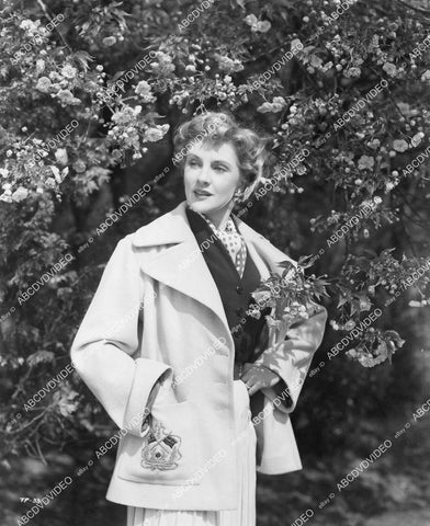 crp-05074 1950 Anne Crawford in the garden W Somerset Maugham film Trio crp-05074