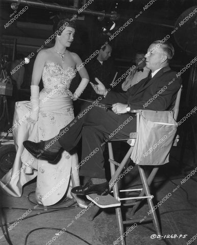 crp-05078 1952 candid Jane Wyman w director Alexander Hall on set film Let's Do It Again crp-05078