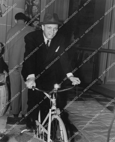 crp-05094 1941 director Alexander Hall on exercise bike film Here Comes Mr Jordan crp-05094