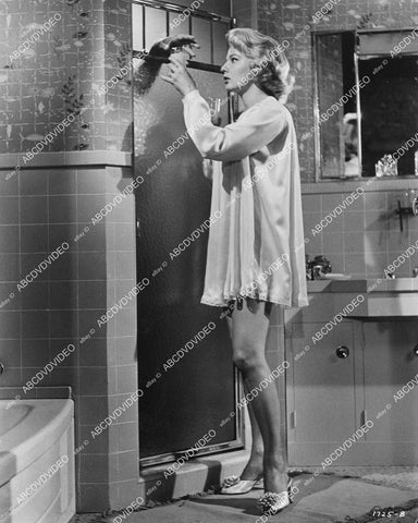 crp-00511 1957 Gena Rowlands delivers message to shower film The High Cost of Loving crp-00511