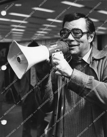 crp-05140 1976 Ross Hunter w the megaphone on set TVM The Moneychangers crp-05140