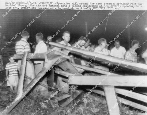 crp-00515 1959 news photo auto racing Beverly Speedway, Joseph, Mo crowd gathers at accident site in grandstands crp-00515