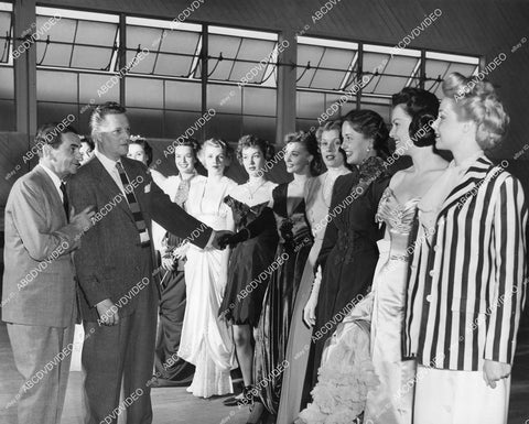 crp-05369 1948 Irving Berlin, Robert Alton select cutie pies to appear film Easter Parade crp-05369