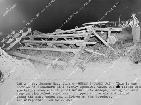 crp-00539 news photo auto racing bleacher section at Beverly Speedway Joseph Mo where spectators injured crp-00539