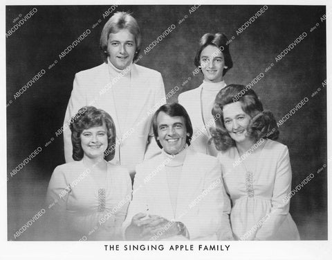 crp-05400 1960's music The Singing Apple Family portrait crp-05400
