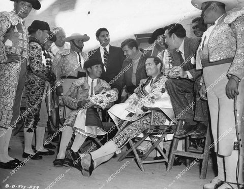 crp-05795 1951 Mel Ferrer, Robert Rossen & pro bullfighters on set film The Brave Bulls crp-05795