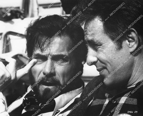 crp-05831 1976 director Larry Peerce w John Cassavetes on location film Two Minute Warning crp-05831