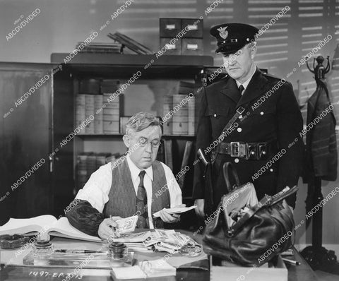 crp-05852 1945 Nolan Leary, Carl Faulkner w a bag of cash serial film Federal Operator 99 crp-05852