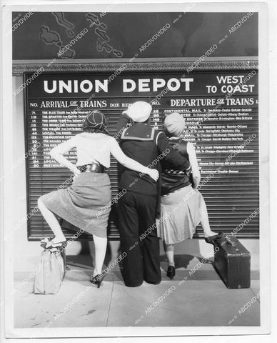 crp-05963 1932 Joan Blondell, Doug Fairbanks Jr, Adrienne Dore check train schedule film Union Depot crp-05963