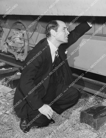 crp-05974 1937 trains Courtland T Hill Railroad Family inspects new spring & wheel assembly crp-05974
