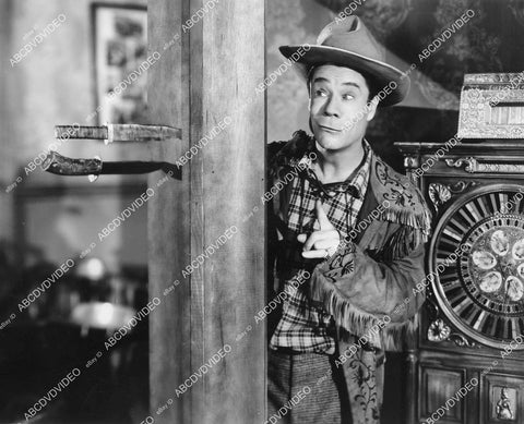 crp-06232 1942 Joe E Brown avoids being knife target practice film Shut My Big Mouth crp-06232