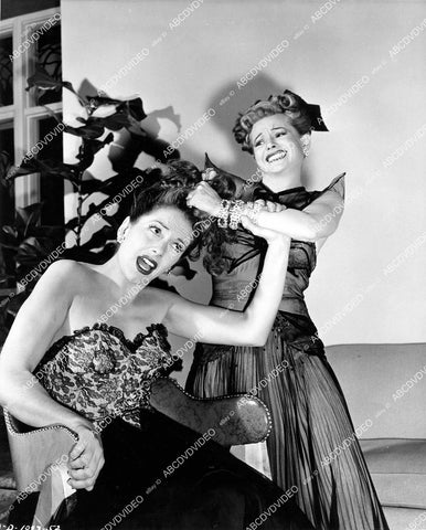 crp-06443 1946 Robin Raymond pulling hair of Jinx Falkenburg female catfight b film Talk About a Lady crp-06443