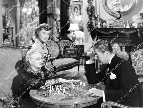 crp-06820 1951 Helen Walker, Elisabeth Risdon & Willard Parker at chess board film My True Story crp-06820