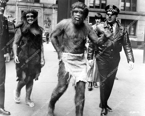 crp-07270 1973 neanderthal men & women invade the city film The Naked Ape crp-07270