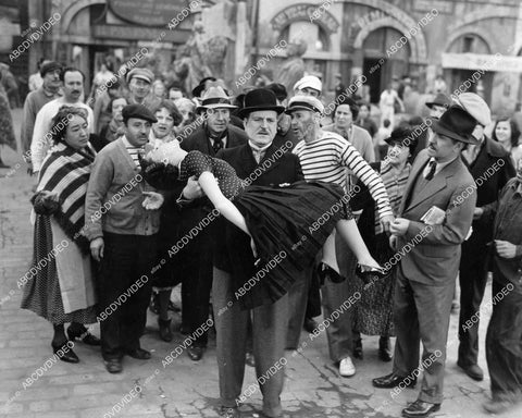 crp-07559 1938 Frank Morgan carries fainted Maureen O'Sullivan film Port of Seven Seas crp-07559