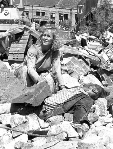 crp-07611 1990 Joanna Kerns in the rubble TVM The Great Los Angeles Earthquake crp-07611