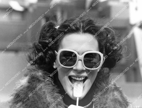 crp-07627 1980 Kaki Hunter in groovy sunglasses licking a lollipop film Roadie crp-07627