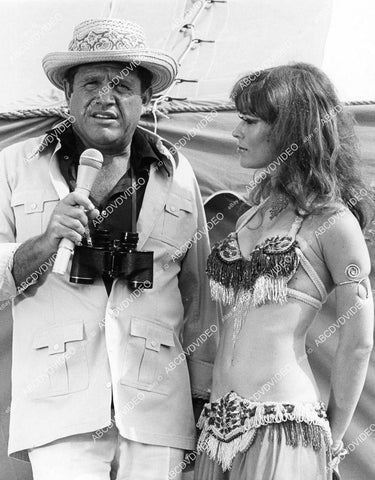 crp-07652 1977 Alan King w belly dancer Phaedra Great Allentown, Pa Fair TV State Fair America crp-07652