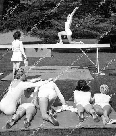 crp-08001 1940 news photo Marian Barone & US Womens Olympic Gymnastic Team workout on balance beam crp-08001