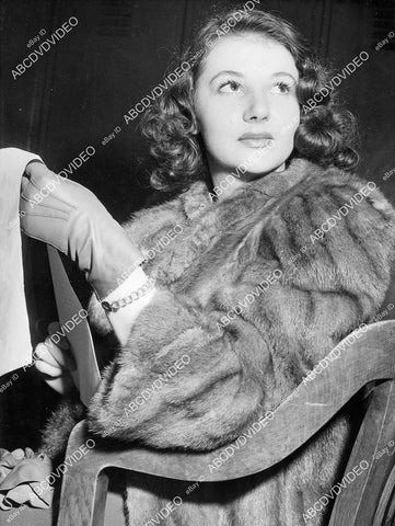 crp-08278 1943 Rita Lupino (sister of Ida Lupino) applies for US citizenship crp-08278