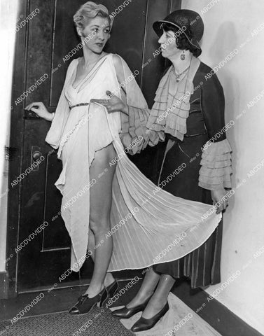 crp-08282 1932 dancer Dorothy Jackson goes to court over sheer garment worn in stage play crp-08282