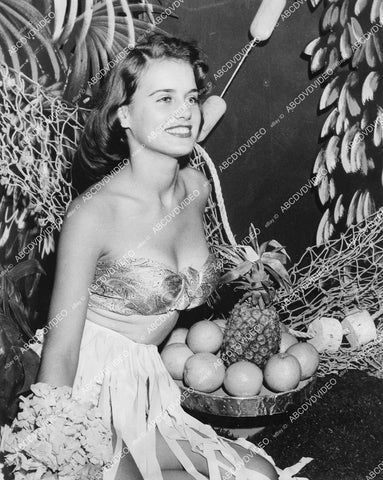 crp-00837 1958 very beautiful Doris Rau w tray of oranges and pineapple crp-00837