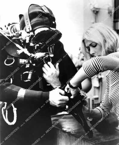 crp-08462 1976 Elga Andersen helps Peter Gimbel into scuba gear TV The Mystery of the Andrea Doria crp-08462