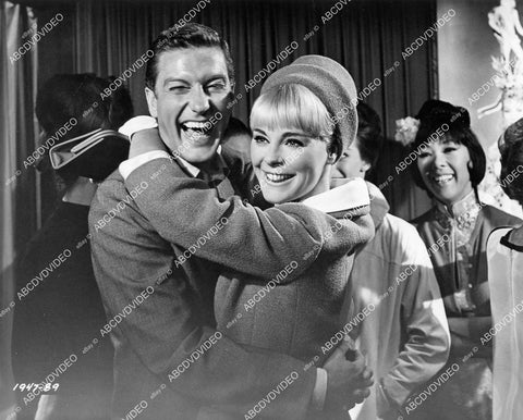 crp-08687 1965 Dick Van Dyke, Elke Sommer film The Art of Love crp-08687