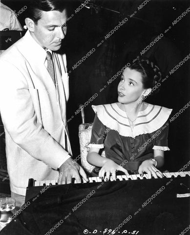 crp-08732 1948 photo Susan Peters, Freddie Karger practice piano film The Sign of the Ram crp-08732