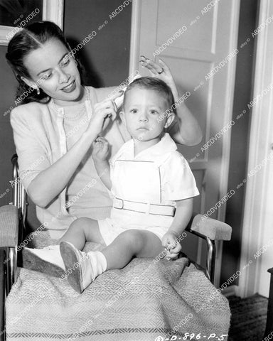 crp-08771 1948 Jean Peters w son Timothy Quine film The Sign of the Ram crp-08771