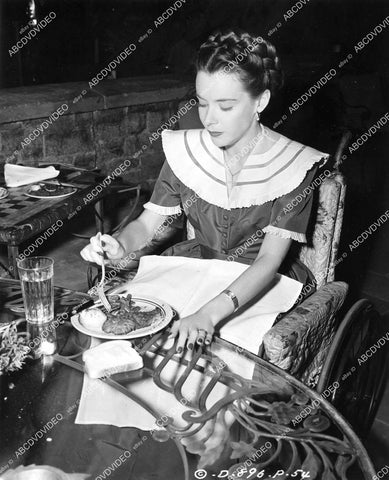 crp-08776 1948 candid Susan Peters enjoys a little lunch film The Sign of the Ram crp-08776