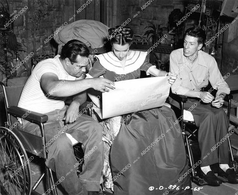 crp-08789 1948 Susan Peters gets Paralyzed Veterans Association Award on set film The Sign of the Ram crp-08789