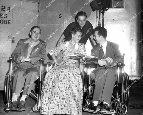 crp-08795 1948 candid Bob Cummings, Jean Peters on set film The Sign of the Ram crp-08795