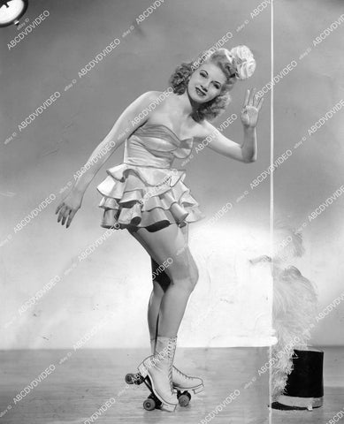 crp-08800 1944 cutie pie roller skating star Jean Richey V for Venus music revue Earl Carroll Theater crp-08800
