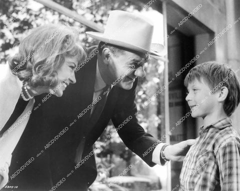 crp-08870 1963 Karl Malden, Lois Nettleton, Alain Morat film Come Fly with Me crp-08870