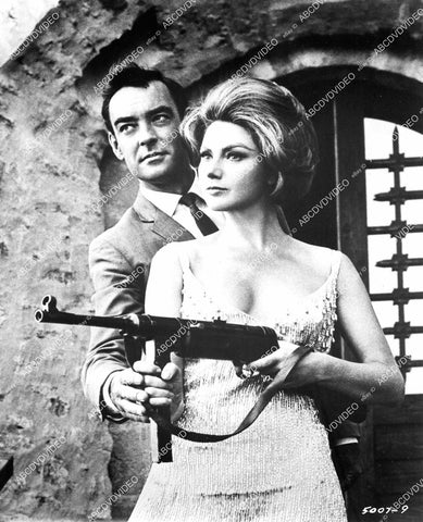 crp-08894 1967 Richard Johnson, Sylva Koscina w machine gun film Deadlier Than the Male crp-08894