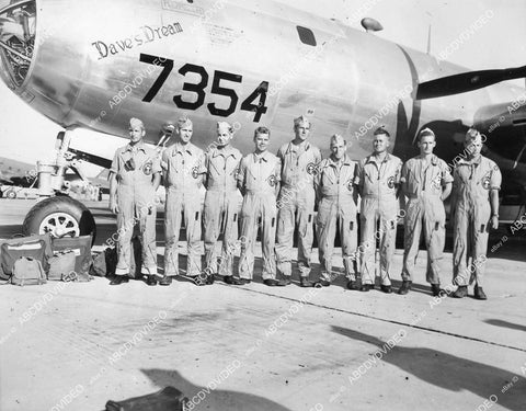 crp-00908 1946 aviation B-29 Bomber Dave's Dream crew W.P. Swancutt,W.C. Harrison,W.B. Adams,H.H. Wood and rest crp-00908