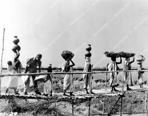 crp-09578 1951 Jean Renoir director on location film The River crp-09578