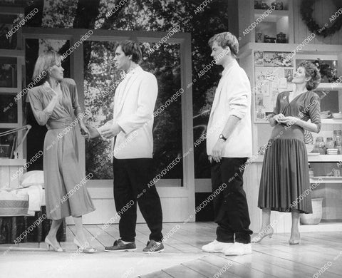 crp-00978 John K Linton, Lynn Redgrave, Mary Tyler Moore, Barry Tubb theatrical play Sweet Sue crp-00978