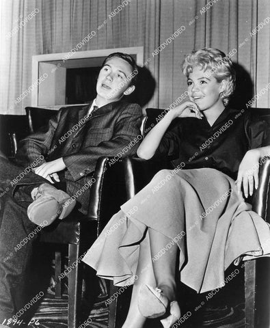 crp-09796 1960 candid Bobby Darin, Sandra Dee screening animated film The Snow Queen crp-09796