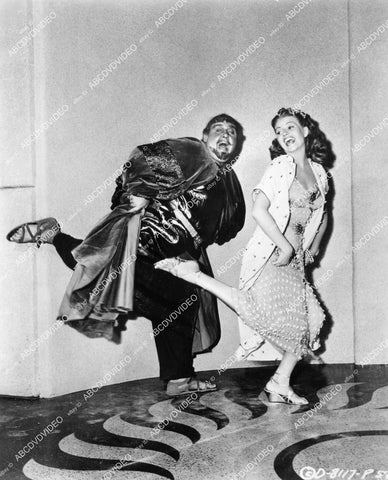 crp-09819 1953 candid Charles Laughton, Rita Hayworth clowning around on set film Salome crp-09819