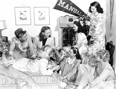 crp-09873 1945 college babes Nanette Parks, Marcia Mae Jones, Dorothy Babb, Grace Bjorklund film Snafu crp-09873