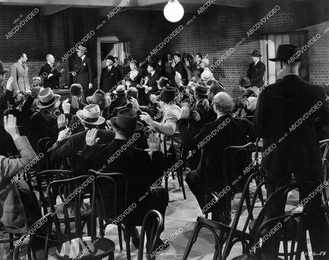 crp-09904 1940 Walter Pidgeon leads the raid film Sky Murder crp-09904