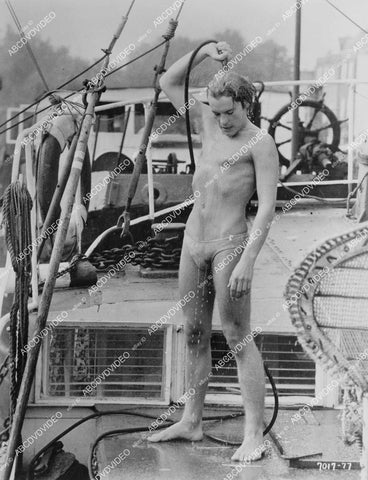 crp-00990 some guy w bulge in his speedo washing himself off crp-00990