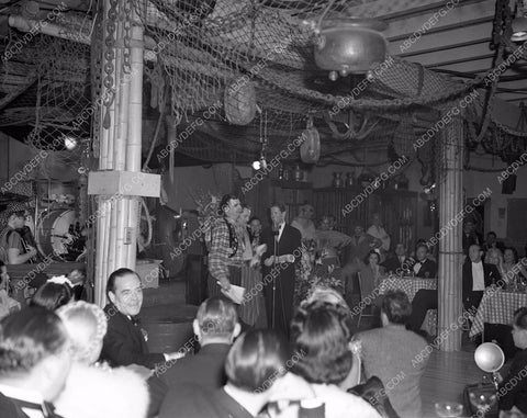 Ken Murray Rudy Vallee hosting the evening at Pirate's Den restaurant pd-05