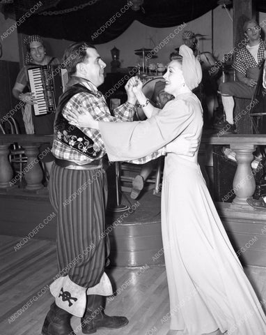 Ken Murray dancing with guest at The Pirate's Den Restaurant pd-17