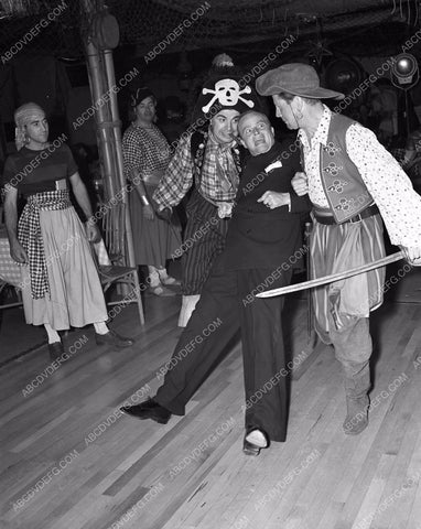 Ken Murray Rudy Vallee Edgar Bergen on the dance floor The Pirate's Den pd-18
