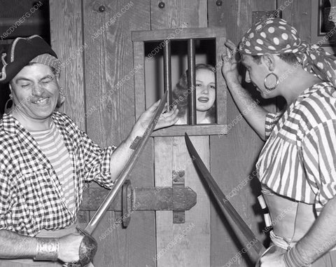 celebrity guests opening night at The Pirate's Den Restaurant pd-24